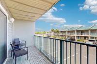 2-story townhouse with 2 balconies & patios pool access fast WiFi AC - B&B Destin