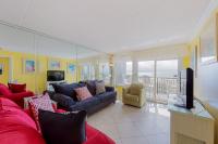 Open 2nd-floor condo with amazing views beach service & walkable locale - B&B Fort Walton Beach