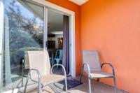 Trendy condo with full kitchen shared pool and easy beach access - Ferienwohnung Destin