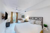 Baytowne Wharf studio with a kitchenette plus pool hot tub & fitness room - B&B Destin