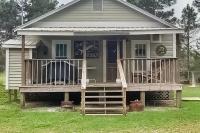 Classic coastal cottage with screened deck hammock & washer&dryer - Bed and Breakfast Carrabelle