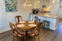 Stylish ocean-area home with generous space and short walk to the beach - Ferienwohnung Mexico Beach