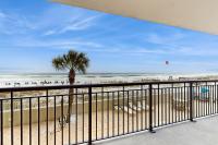 Beachfront condo with pool & tennis courts - quick drive to dining - B&B Fort Walton Beach