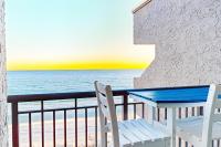 7th-floor bright open condo with Gulf-front views - close to everything - B&B Fort Walton Beach