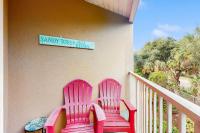 Cozy coastal condo with shared pool beach access and Wifi - Bed and Breakfast Destin