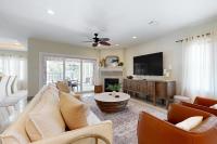 Lovely house with private saltwater pool & screened lanai - snowbird-friendly - B&B Fort Walton Beach