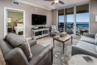 Gulf-view condo with beachfront access pool hot tub gym AC & washer&dryer - B&B Fort Walton Beach