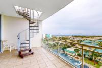 Condo with partial Gulf view fitness center pools & beach access - near shops - B&B Fort Walton Beach