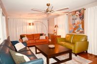Welcome to your cozy cornered house! - B&B Decatur