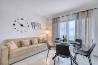 Bright & modern 2 bedroom apartment close to the sea MMON1-1 - Chambres d'hôtes San Pawl il-Bahar