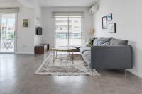 Cosy Bright 2BR Balcony Suite in Central Nicosia - B&B Stróvolos