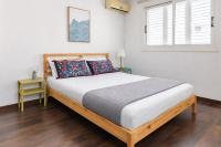 Cosy Bright 2BR Balcony Suite in Central Nicosia - B&B Stróvolos