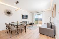 MARBELLA HOME RENTALS - Marina Banus, Puerto Banus, 2BR Modern, parking & pool - Chambres d'hôtes Marbella