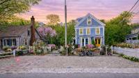 West End Gem - Harbor Views, Parking, Deck, Beach - Chambres d'hôtes Provincetown