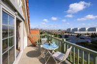 Stylish Norman Apartment in Prime Marina Location with Free Underground Parking - Chambres d'hôtes Nieuport