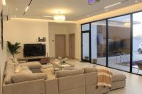 Enjoy a relaxing and memorable stay at Rose Chalet - Chambres d'hôtes Al Mu‘aymīr