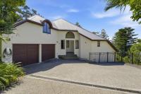 Spacious Coastal Estate with Sauna and Sea Views - B&B Auckland