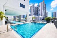 Modern Brickell Apartment, Free Parking, Pool & Gym - Chambres d’hôtes Miami
