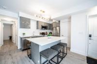 Chic townhome, free parking, kitchen seats 6 - B&B Niagara Falls