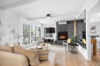 Chic Mt-Tremblant Condo with View on the Lake by Denstays - B&B Mont-Tremblant