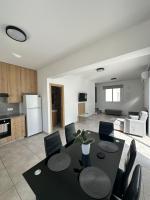 Ocean Breeze 2BR House - B&B Paralímni