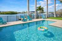 St Pete Waterfront Pool Home - B&B St. Petersburg