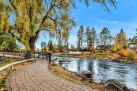 Top Floor Riverfront Condo at the edge of Downtown - Ferienwohnung Bend