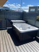 Whanga Bar Surf Views - Whangamata Holiday Home - Chambres d’hôtes Whangamata