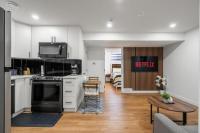 Mountain Hideaway Two Bedrooms Free Park Pass - Bed and Breakfast Cochrane