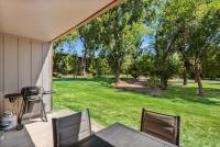Ground-floor Bend Condo near Pioneer Park - Bed and Breakfast Bend