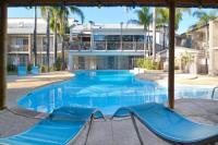 Mandurah Coastal Studio - Pool Outlook - B&B Mandurah