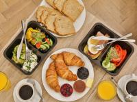 Spacious Apartment Around The Food Market - 5' to the Market Square - by Upstairs - Chambres d'hôtes Cracovie