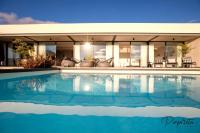 Villa de Diseño con Piscina Privada - B&B Pastores