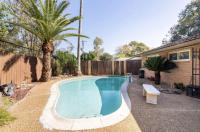 Peach room with pool - Bed and Breakfast Houston
