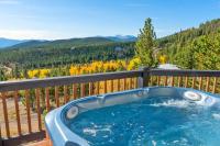 Family Mountain Getaway w Hot Tub and Amazing Views! Close to Hiking & Skiing - B&B Idaho Springs