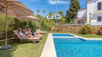 VACATION MARBELLA I Villa Birkin, Heated Pool, Gated Community, Andalusian Style, GYM, Cine, Golf Valley, 6 min Puerto Banus - Chambres d'hôtes Marbella