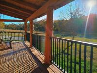 Bohio Retreat - 42 Acres 2B Cabin with Scenic Views - B&B Steelville