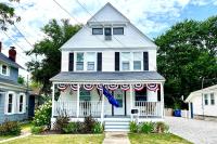 ENTIRE UNIT- Charming Century Home in Harbour Town - B&B Vermilion