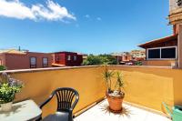 Casa Golfin - colorful house with large terrace in the sunny south - B&B Arona