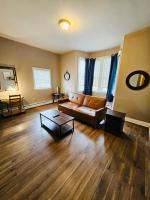 Suites on East Side near Whole Foods, Brown University, Miriam Hospital, MBTA, Downtown, - Bed and Breakfast Providence