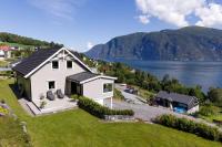 Stranda four bedroom house with fjord views - Chambres d'hôtes Stranda