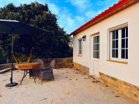 One Bedroom Chalet with private bathroom and kitchen - Bed and Breakfast Alcobaça