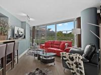 Chic Spacious Downtown Condo - B&B Vancouver