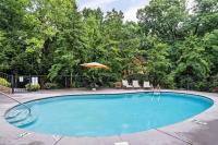 Sleeps 8 Near Dollywood - Hot Tub, Arcade & Community Pool - B&B Pigeon Forge