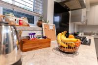 3 bed house, sleeps 5, near airport and town, outside parking free - Ferienwohnung Wythenshawe