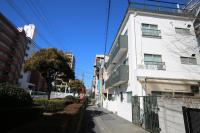 QU102 Ground-Floor 2BR Home, 6 Min to Koiwa, 1 Double Bed and 2 Single Beds, Easy with Luggage - Chambres d'hôtes Tokyo