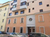 Central Comfort Studio - 5 min Walk to Nivy Bus Station and Twin City - Chambres d'hôtes Bratislava