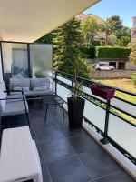 Agréable 2 pièces climatisé parking gratuit - B&B Antibes