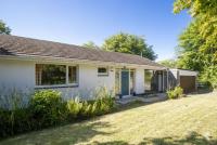 Urshalim - a beautifully positioned bungalow with open plan living - Chambres d’hôtes East Williamston