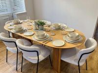 Stylish 3BR House with Free Parking & Garden - B&B Bishops Waltham